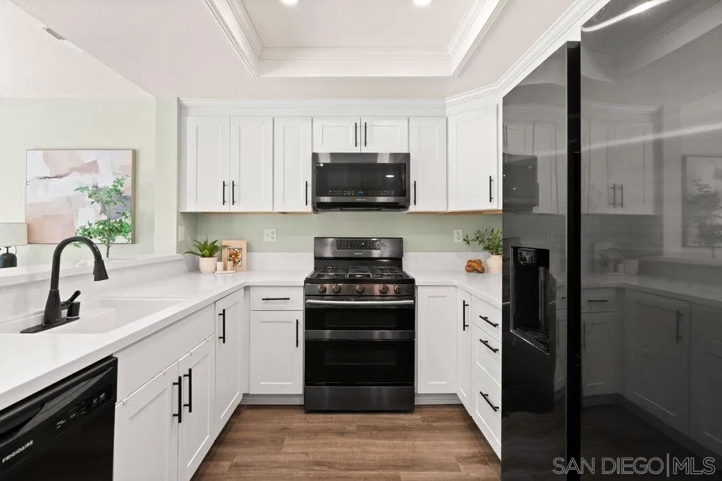 Photo 6 of 24 for 12666 Futura St